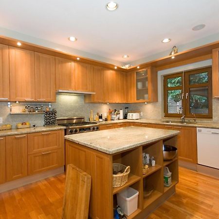فيلا Whistler Alpine Chalet Retreat & Wellness المظهر الخارجي الصورة