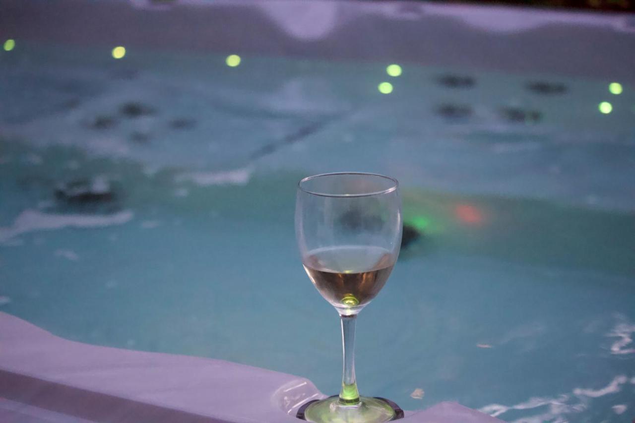 فيلا Whistler Alpine Chalet Retreat & Wellness المظهر الخارجي الصورة