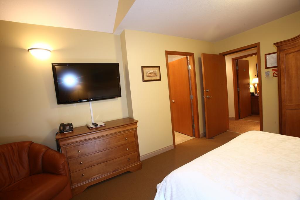 فيلا Whistler Alpine Chalet Retreat & Wellness الغرفة الصورة