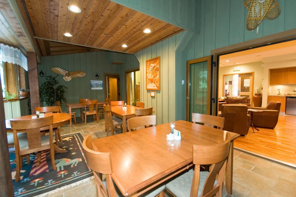 فيلا Whistler Alpine Chalet Retreat & Wellness الغرفة الصورة