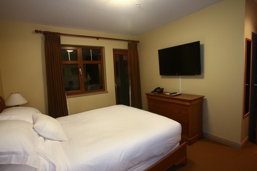 فيلا Whistler Alpine Chalet Retreat & Wellness الغرفة الصورة