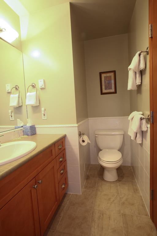 فيلا Whistler Alpine Chalet Retreat & Wellness الغرفة الصورة