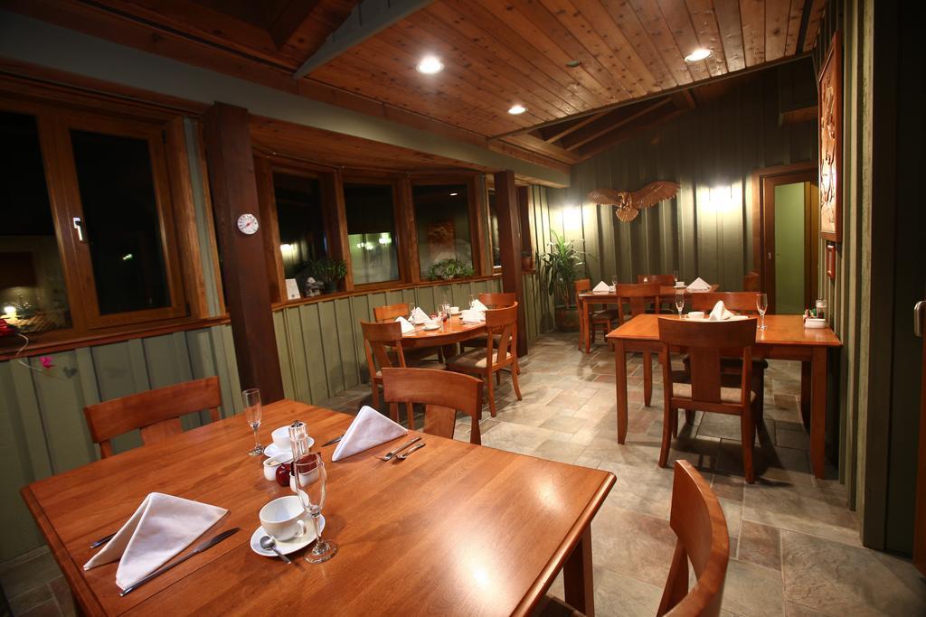 فيلا Whistler Alpine Chalet Retreat & Wellness الغرفة الصورة