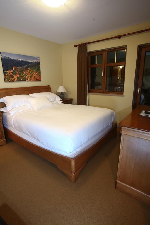 فيلا Whistler Alpine Chalet Retreat & Wellness الغرفة الصورة