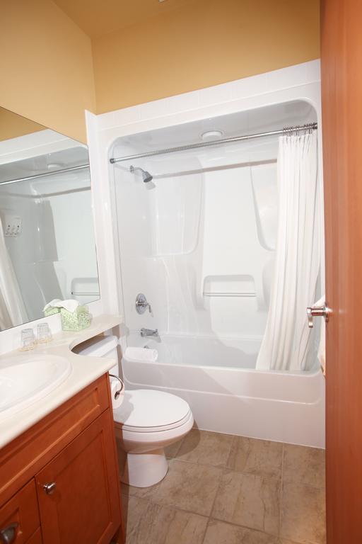 فيلا Whistler Alpine Chalet Retreat & Wellness الغرفة الصورة