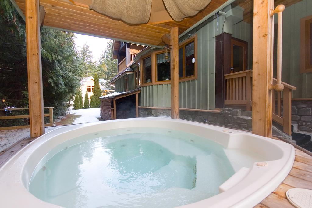 فيلا Whistler Alpine Chalet Retreat & Wellness الغرفة الصورة
