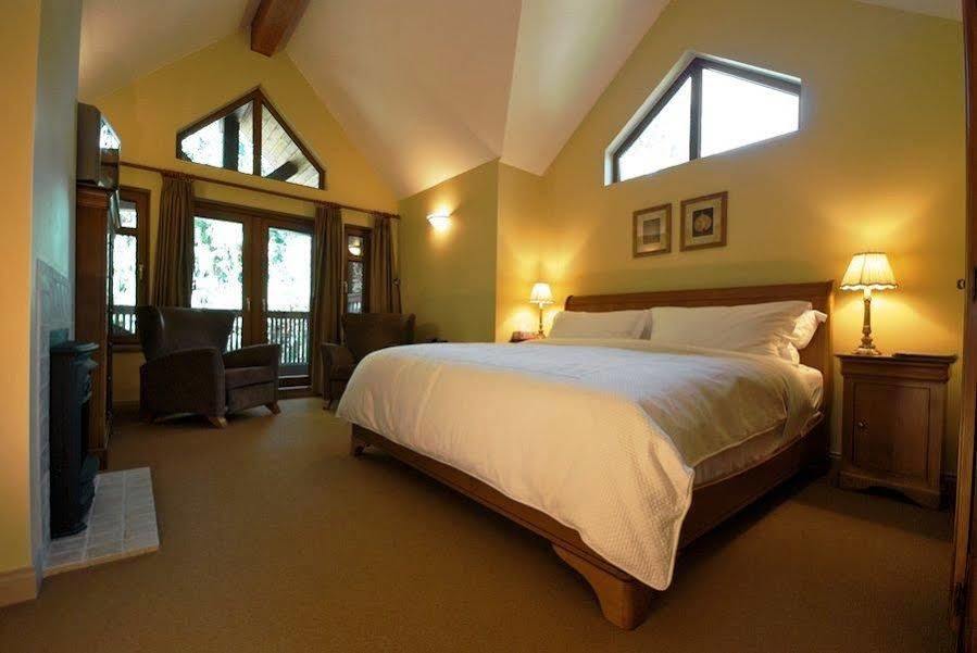 فيلا Whistler Alpine Chalet Retreat & Wellness المظهر الخارجي الصورة