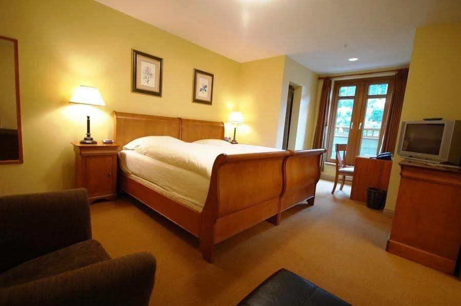 فيلا Whistler Alpine Chalet Retreat & Wellness الغرفة الصورة